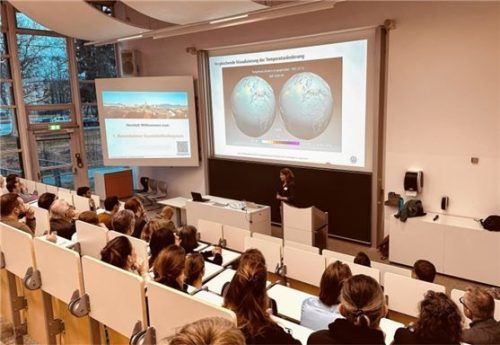Mehr als 100 Fachleute kamen zum ersten Kunststoff-Kolloquium an die TH Rosenheim.Foto Karlinger