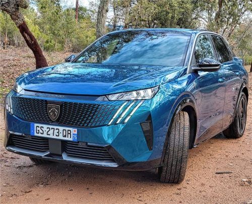 Mit dem Peugeot E-3008 hat der französische Stellantis-Konzern ein optisch wie technisch gelungenes Angebot in der Klasse der SUV-Fastbacks geschaffen. Foto Sohnemann