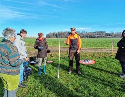 Mit Rettungseinsätzen während der Mahd bewahren die Rotter Kitzretter die kleinen Rehe vor dem Mähtod. Dabei kommen Drohnen zum Einsatz.Foto re