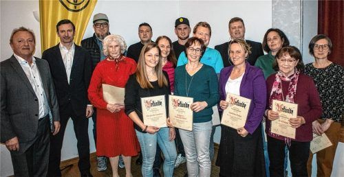Nach den Abteilungsberichten wurden zahlreiche Mitglieder für ihre 25-jährige sowie 40-jährige Vereinstreue geehrt. Foto Stache