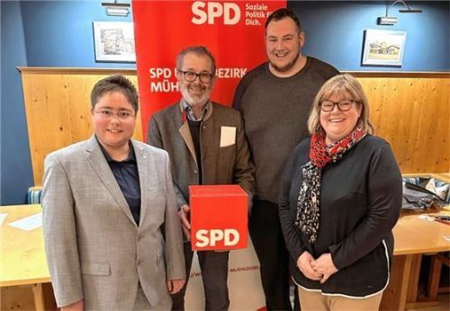 Nach den Wahlen: (von links) neuer Kassier Max Wiltschka, stellvertretender Vorsitzender Richard Fischer, Vorsitzender Patrick Mayer und stellvertretende Vorsitzende Alexandra Seisenberger. Foto RE