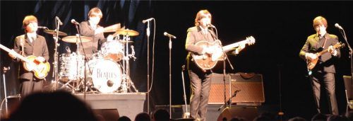 Nah am Original: Die vier Musiker der Band „Twist & Shout“ überzeugten als die „Fab Four“.Foto Grun