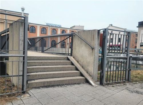 Neue Schieberillen erleichtern den Fahrradfahrern den Übergang. Foto Mobilitätsmanagement Stadt Kolbermoor