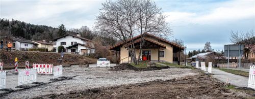 Noch ist auf dem Dorfplatz Achenmühle nicht viel Neues zu sehen. Aber das wird sich noch in diesem Frühjahr ändern. Foto  THOMAE