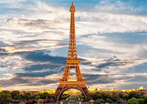 Paris, die Stadt der Romantik und der Liebenden, ist immer eine Reise wert. Der Eiffelturm, das Wahrzeichen der französischen Metropole, feiert in diesem Jahr 135. Geburtstag. Foto pixabay/thedigitalartist