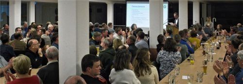 Rund 150 Reichertsheimer waren bei der Bürgerversammlung im Thambacher Schützenheim anwesend. Fotos Günster