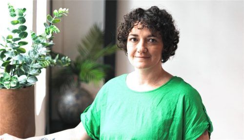 Sabrina Teifel (38) leidet an der Neuromyelitis-optica-Spektrum-Erkrankung (NMOSD). Wie sie ihren Alltag meistert, erzählt sie im Gespräch mit den OVB-Heimatzeitungen. Teifel will vor allem anderen Erkrankten Mut machen. Foto 3K Agentur für Kommunikation GmbH