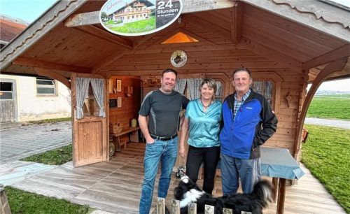 Sehen die derzeitige Landwirtschaftspolitik kritisch: Demeter-Bauer Andi Neichl (links) mit seinen Eltern Marianne und Andreas vom Schuasta-Hof in Tuntenhausen.