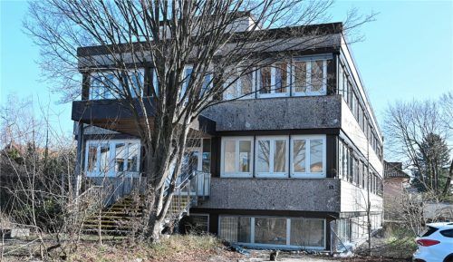 Seit September 2020 steht das Haus in der Arnulfstraße 13 leer. Bis zum Oktober soll es abgerissen werden, um neuen Wohnraum zu schaffen.