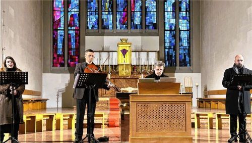 Sie machten Passionsmusik: (von links) Eva Maria Amann, Simon Steinkühler, MichaelAnderl und Bonko Karadjov.Foto janka