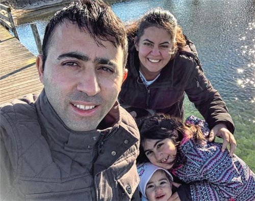 Sind froh, dass ihnen nichts passiert ist: (von links) Orhan Karal mit seiner Frau Filiz und den beiden Kindern Zelal und Avsin. Foto privat