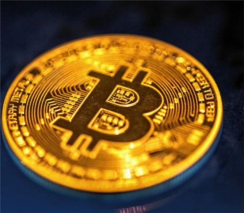 Sogenannte „Bitcoins“ sind virtuelle Zahlungsmittel. Die Angeklagten hatten Asservate im Wert von 371885,42 Euro nach einer polizeilichen Durchsuchung veruntreut. Foto dpa