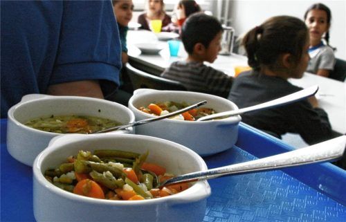 Sollen Pollings Eltern tiefer in die Tasche greifen? Die Gebühren für Krippe, Kindergarten und das dort angeboteneEssen sollen steigen. Foto picture alliance / dpa