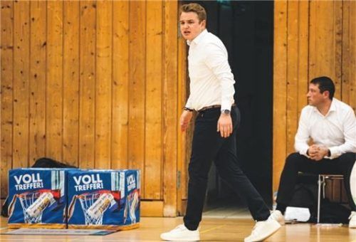 Start in die Play-offs: Wasserburgs Trainer Luis Prantl. Foto Christian Mühlhofer
