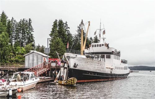Transportiert Fracht und Touristen: das Postschiff „M.V. Frances Barkley“. (zu dpa: „Vancouver Island: Mit dem Postschiff durch die Wildnis“) Foto Chris Istace/Zenseekers Bamfield/dpa