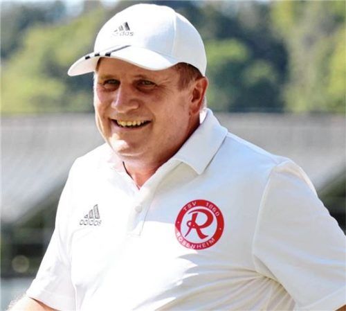 Trifft auf seinen ehemaligen Spieler: 1860 Rosenheims Coach Wolfgang Schellenberg.Foto mb.presse – Butzhammer