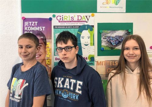 Über praktische Einblicke berichten (von links) Maxi Scholz, Lukas Pausan und Leni Grote aus der Klasse 8a.Foto auer