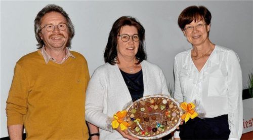 Um das Feuerwehrwesen verdient gemacht hat sich der Kfz-Betrieb von (von links) Josef und Bärbel Bauer, auf dem Bild mit Bürgermeisterin Sissi Schätz.