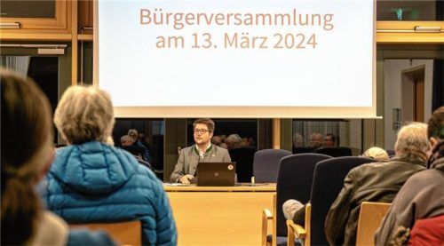 Viel Zustimmung und kaum Kritik bekam Bürgermeister Johannes Thusbaß bei der Bürgerversammlung von den rund 70 Teilnehmern. Foto Thomae