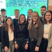 Rechtmehring ehrt Einser-Absolventen