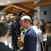 Inzells baldiger Bürgermeister Michael Lorenz feiert den Sieg