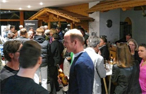 Viele Familienangehörige, Freunde und Fraktionsmitglieder waren zur Wahlparty gekommen. Foto Wegscheider