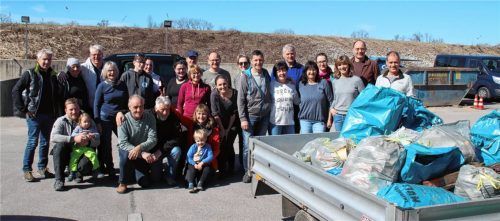 Viele Teilnehmer sammelten an der Umgehungsstraße Wasserburg-Rosenheim. Foto albersinger
