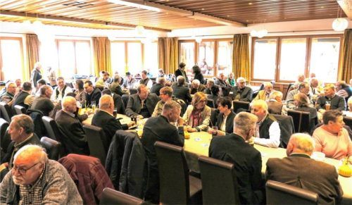 Voll besetzt war der „Bartl“-Saal bei der Josefi-Feier des CSU-Ortsverbandes Bruckmühl. Unter den Gästen war auch die fast vollständige CSU-Landkreis-Prominenz.