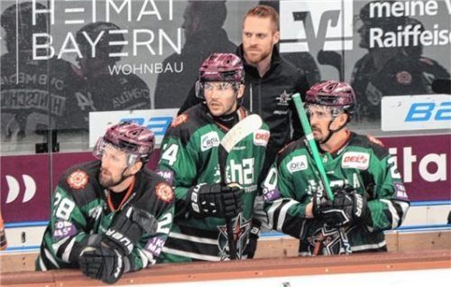 Von der Bank hat der 36-Jährige auch seinen Beitrag zum Teamerfolg geleistet. Foto Franz Ruprecht