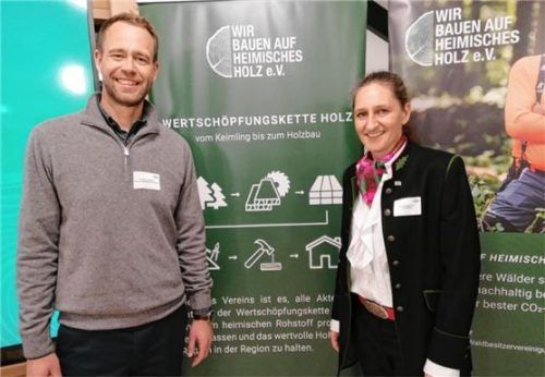 Vorsitzende Jorun Klinger-Illner führt den Verein „Wir bauen auf heimisches Holz“ an. Ihr Stellvertreter ist Dr. Max von Bredow. Foto rasch