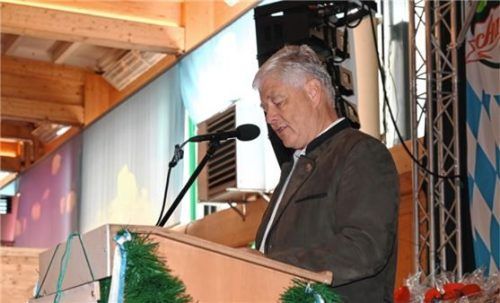 Vorstandsvorsitzender Rainer Schäfer musste eine Beitragserhöhung von 50 Euro pro Jahr für die Vollmitgliedschaft im Kreisfischereiverein verkünden. Fotos Schlecker