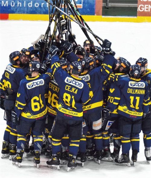 Was für eine Teamleistung: 16 der 17 Feldspieler des EHC trugen sich im ersten Halbfinale in die Scorerliste ein.Foto Paolo del Grosso