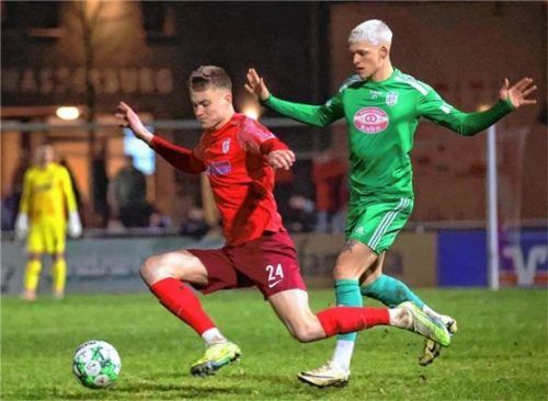 Wasserburgs Matthias Rauscher bekam die rustikale Gangart der Gäste zu spüren.Foto mb.presse – Butzhammer