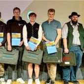 Neue Gesellen im Kfz-Handwerk