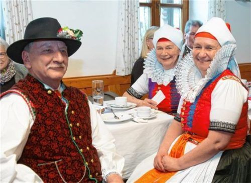 Zur Feier kam auch eine kleine Gruppe in Tracht der Wischauer Sprachinsel, eine Region innerhalb der tschechischsprachigen Gebiete Südmährens. Foto Berger