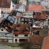 Fünf Häuser von Flammen zerstört