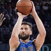 Maxi Kleber mit Dallas auf Kurs