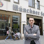 Bettler klauen die Haxn vom Teller