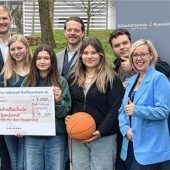 VR Bank Stiftung unterstützt Wirtschaftsschule Alpenland