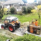 Schneestangen  werden jetzt „eingesommert“