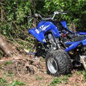 Quad-Fahrer schleudert in Waldstück: schwer verletzt