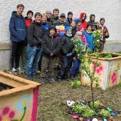 Ministranten zeigen soziales Engagement bei Pflanzprojekt