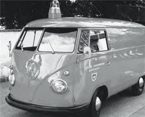 Ab 1960 tat ein gebrauchter VW-Bus als Einsatzfahrzeug bei der Feuerwehr Litzldorf seinen Dienst. Foto Feuerwehr Litzldorf