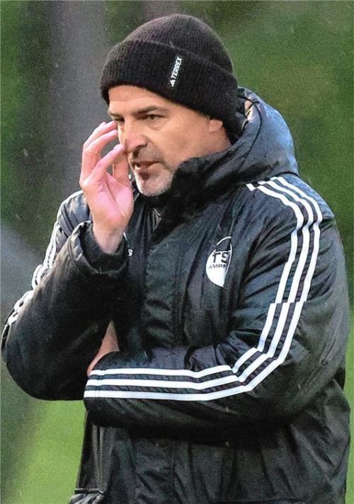 Ampfings Trainer Björn Hertl sah eine insgesamt enttäuschende Vorstellung seiner Mannschaft.Foto mb.presse