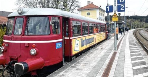 An Ostern in die Saison gestartet: der historische Dieseltriebwagen Leo. Foto hötzelsperger