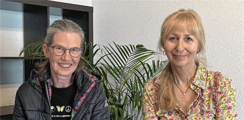 Anita Link (links), gemeinsam mit Astrid Fiebiger, ihrer ehemaligen Assistenzbetreuerin vom Katholischen Jugendsozialwerk. Foto Qiana Eisenreich