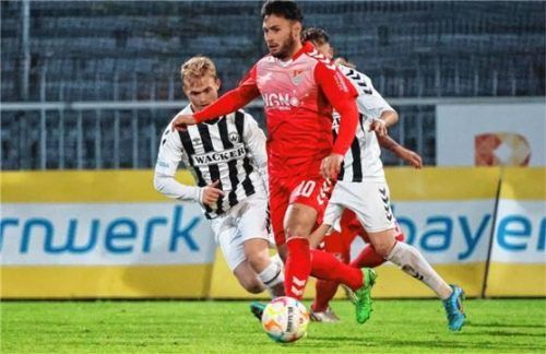 Aubstadts Timo Pitter (am Ball) bekam in Memmingen neue Schuhe.Foto mb.presse – Butzhammer