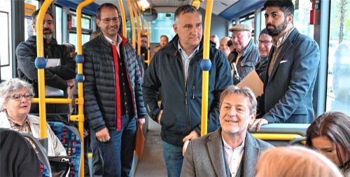 Auch Vertreter der Stadt informierten sich über die Situation im Rosenheimer Aicherpark. Foto Peter Schlecker
