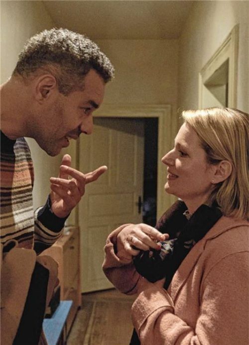 Aus der Folge „Pumuckl will Skifahren“: Cedric (Michael Klammer) und seine Freundin Bärbel Eder (Ina Meling).