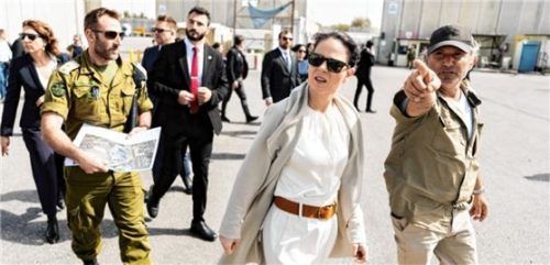 Außenministerin Annalena Baerbock (Grüne) ließ sich jüngst den israelischen Grenzübergang Kerem Schalom zeigen. Von dort werden Hilfsgüter nach Gaza gebracht. Foto dpa